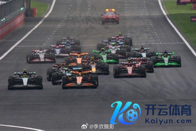 2024年F1中国大奖赛冲刺赛发车眨眼间